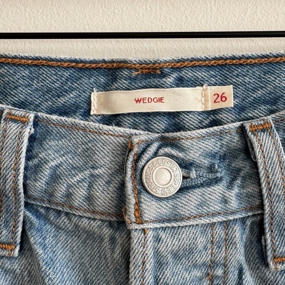 LEVI’S • Wedgie Fit Jeans in Collateral Damage - Picture 4 of 12